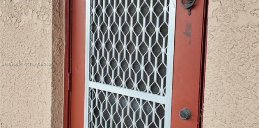 Кондоминиум с 2 спальнями в Маргит, Флорида № 2005245