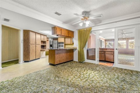 House in Temple Terrace, Florida 5 bedrooms, 325.72 sq.m. № 1544226 - photo 13