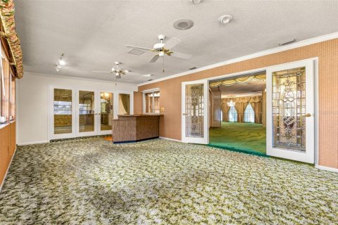 House in Temple Terrace, Florida 5 bedrooms, 325.72 sq.m. № 1544226 - photo 18