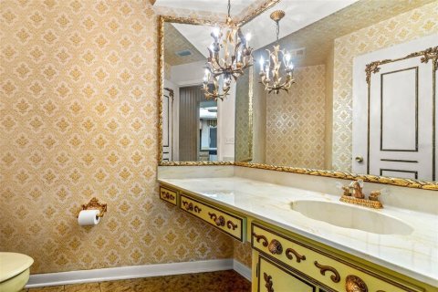 House in Temple Terrace, Florida 5 bedrooms, 325.72 sq.m. № 1544226 - photo 28