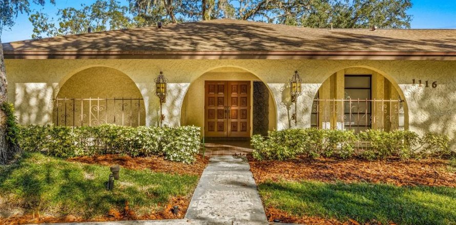 House in Temple Terrace, Florida 5 bedrooms, 325.72 sq.m. № 1544226