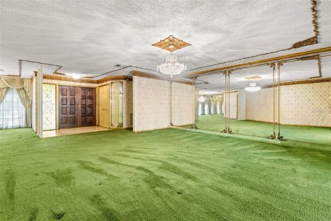 House in Temple Terrace, Florida 5 bedrooms, 325.72 sq.m. № 1544226 - photo 7
