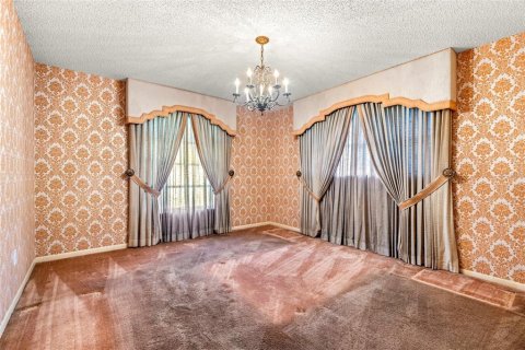 House in Temple Terrace, Florida 5 bedrooms, 325.72 sq.m. № 1544226 - photo 24