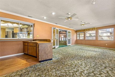 House in Temple Terrace, Florida 5 bedrooms, 325.72 sq.m. № 1544226 - photo 16