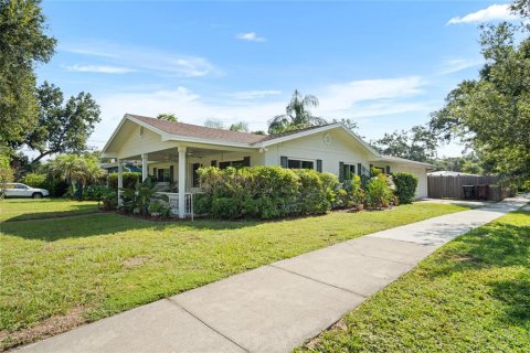 House in Orlando, Florida 2 bedrooms, 109.53 sq.m. № 2223693 - photo 3