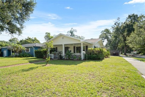 House in Orlando, Florida 2 bedrooms, 109.53 sq.m. № 2223693 - photo 2