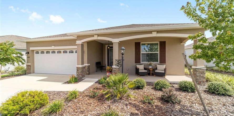 House in Ocala, Florida 2 bedrooms, 164.16 sq.m. № 1893845