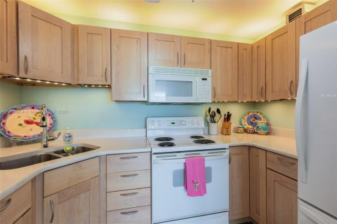 Condo in Marathon, Florida, 1 bedroom  № 1937518 - photo 12