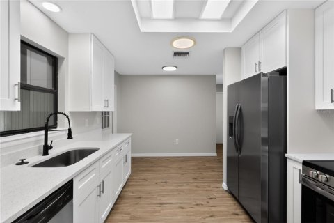 Casa en venta en Leesburg, Florida, 3 dormitorios, 161.28 m2 № 2092391 - foto 6