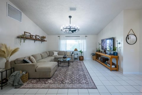 Casa en venta en Port St. Lucie, Florida, 3 dormitorios, 143.26 m2 № 2422162 - foto 15
