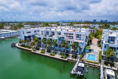 Condo in Miami Beach, Florida, 3 bedrooms  № 1594119 - photo 3