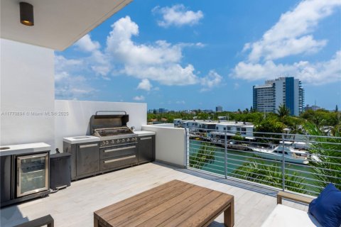 Condo in Miami Beach, Florida, 3 bedrooms  № 1594119 - photo 25
