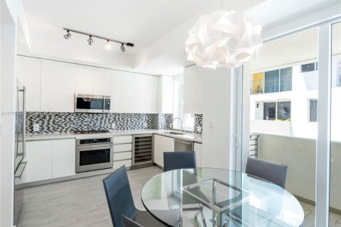 Condo in Miami Beach, Florida, 3 bedrooms  № 1594119 - photo 12