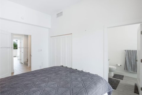 Condo in Miami Beach, Florida, 3 bedrooms  № 1594119 - photo 20