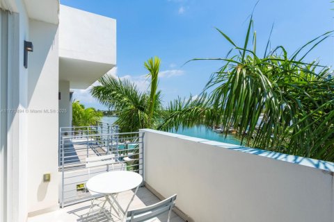 Condo in Miami Beach, Florida, 3 bedrooms  № 1594119 - photo 21