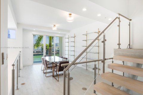 Condo in Miami Beach, Florida, 3 bedrooms  № 1594119 - photo 8