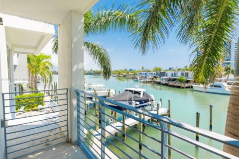 Condo in Miami Beach, Florida, 3 bedrooms  № 1594119 - photo 10