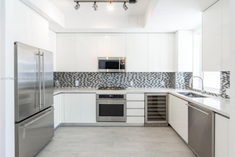 Condo in Miami Beach, Florida, 3 bedrooms  № 1594119 - photo 11