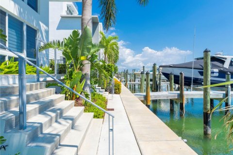 Condo in Miami Beach, Florida, 3 bedrooms  № 1594119 - photo 4