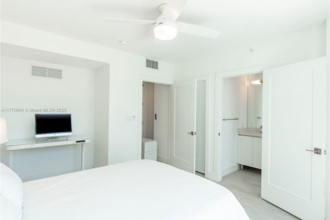 Condo in Miami Beach, Florida, 3 bedrooms  № 1594119 - photo 17