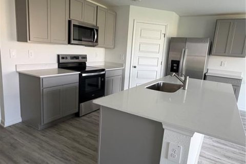 House in Haines City, Florida 4 bedrooms, 139.17 sq.m. № 2167644 - photo 2