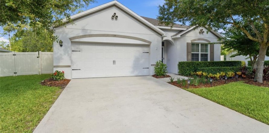 House in DeLand, Florida 4 bedrooms, 173.26 sq.m. № 2361260