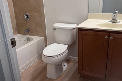 Touwnhouse à louer à Doral, Floride: 3 chambres, 116.69 m2 № 2077726 - photo 13