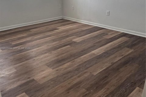Touwnhouse à louer à Doral, Floride: 3 chambres, 116.69 m2 № 2077726 - photo 6