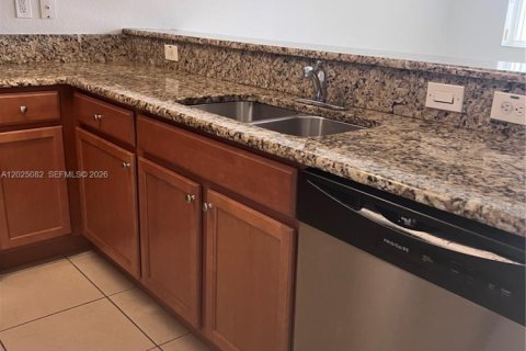 Touwnhouse à louer à Doral, Floride: 3 chambres, 116.69 m2 № 2077726 - photo 9