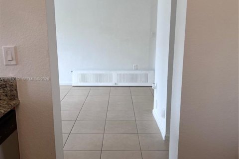 Touwnhouse à louer à Doral, Floride: 3 chambres, 116.69 m2 № 2077726 - photo 18