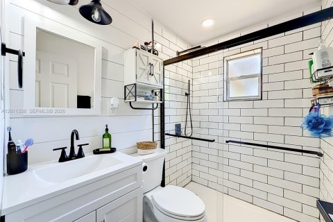 Villa ou maison à vendre à Pompano Beach, Floride: 2 chambres, 78.87 m2 № 2181604 - photo 25