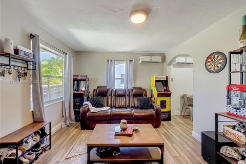 Villa ou maison à vendre à Pompano Beach, Floride: 2 chambres, 78.87 m2 № 2181604 - photo 5