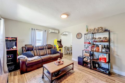Villa ou maison à vendre à Pompano Beach, Floride: 2 chambres, 78.87 m2 № 2181604 - photo 4
