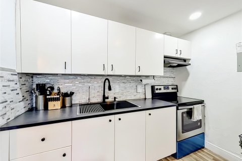 Villa ou maison à vendre à Pompano Beach, Floride: 2 chambres, 78.87 m2 № 2181604 - photo 14
