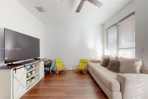 Villa ou maison à louer à Miami, Floride: 4 chambres, 180.23 m2 № 1965684 - photo 8