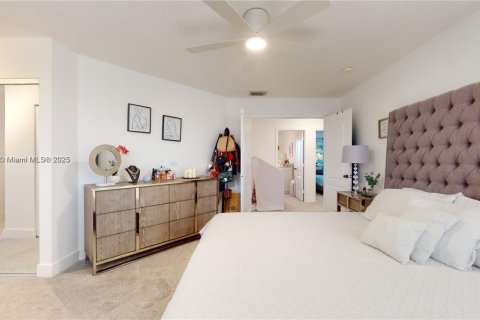 Villa ou maison à louer à Miami, Floride: 4 chambres, 180.23 m2 № 1965684 - photo 11