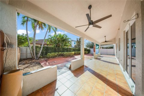 Villa ou maison à louer à Miami, Floride: 4 chambres, 180.23 m2 № 1965684 - photo 24