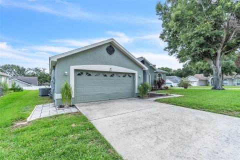 House in Clermont, Florida 4 bedrooms, 173.45 sq.m. № 1791827 - photo 2