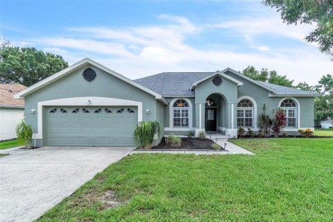 House in Clermont, Florida 4 bedrooms, 173.45 sq.m. № 1791827 - photo 1