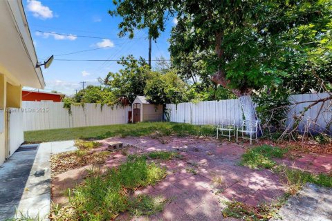 House in Miami Gardens, Florida 3 bedrooms, 157 sq.m. № 1892291 - photo 30