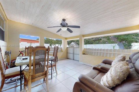 House in Miami Gardens, Florida 3 bedrooms, 157 sq.m. № 1892291 - photo 28