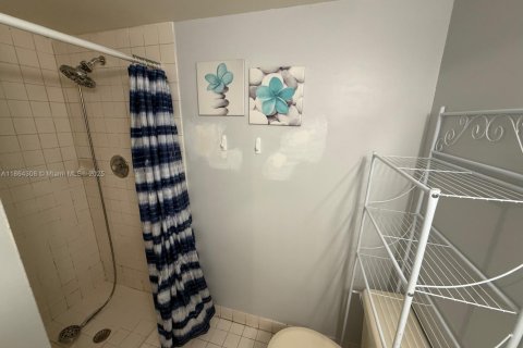 Condo in Hialeah, Florida, 2 bedrooms  № 1893173 - photo 8