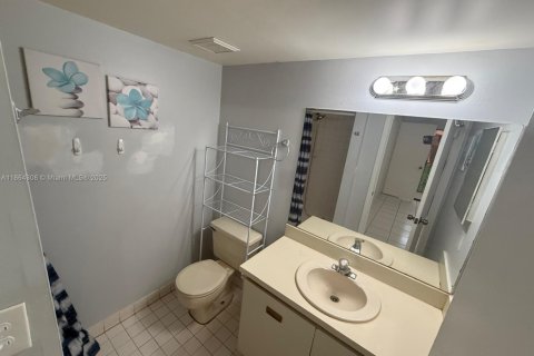 Condo in Hialeah, Florida, 2 bedrooms  № 1893173 - photo 7