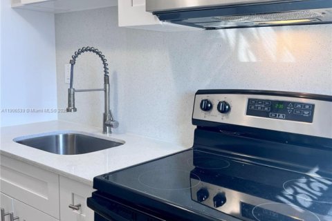 Appartement à louer à Miami, Floride: 2 chambres, 67.35 m2 № 1957144 - photo 4