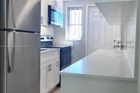 Appartement à louer à Miami, Floride: 2 chambres, 67.35 m2 № 1957144 - photo 3
