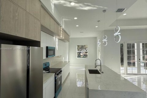 Купить виллу или дом в Лихай-Эйкерс, Флорида 3 спальни, 162.11м2, № 2046418 - фото 4