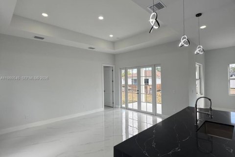 Купить виллу или дом в Лихай-Эйкерс, Флорида 3 спальни, 162.11м2, № 2046418 - фото 3