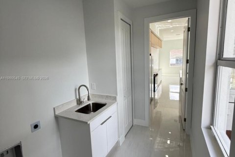 Купить виллу или дом в Лихай-Эйкерс, Флорида 3 спальни, 162.11м2, № 2046418 - фото 5