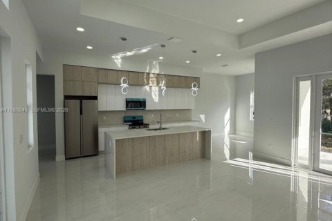 Купить виллу или дом в Лихай-Эйкерс, Флорида 3 спальни, 162.11м2, № 2046418 - фото 2