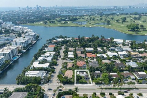 Land in Bay Harbor Islands, Florida № 1890348 - photo 1